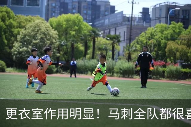 更衣室作用明显！马刺全队都很喜欢这位平易近人的内线新秀？